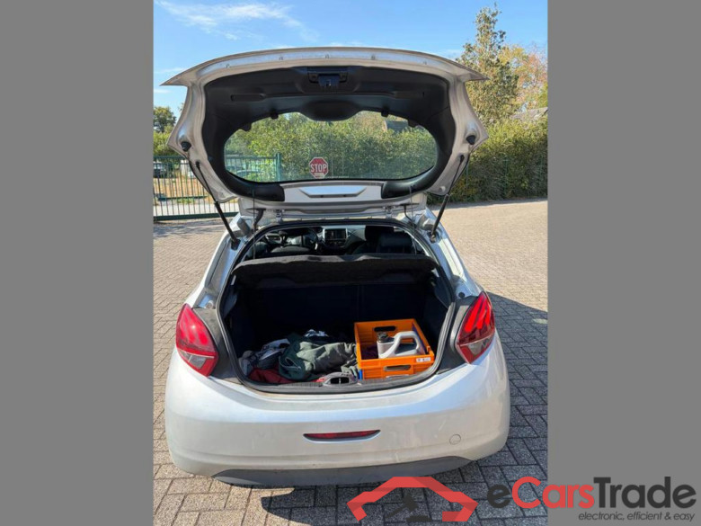 PEUGEOT 208 1.2i PureTech Active #6