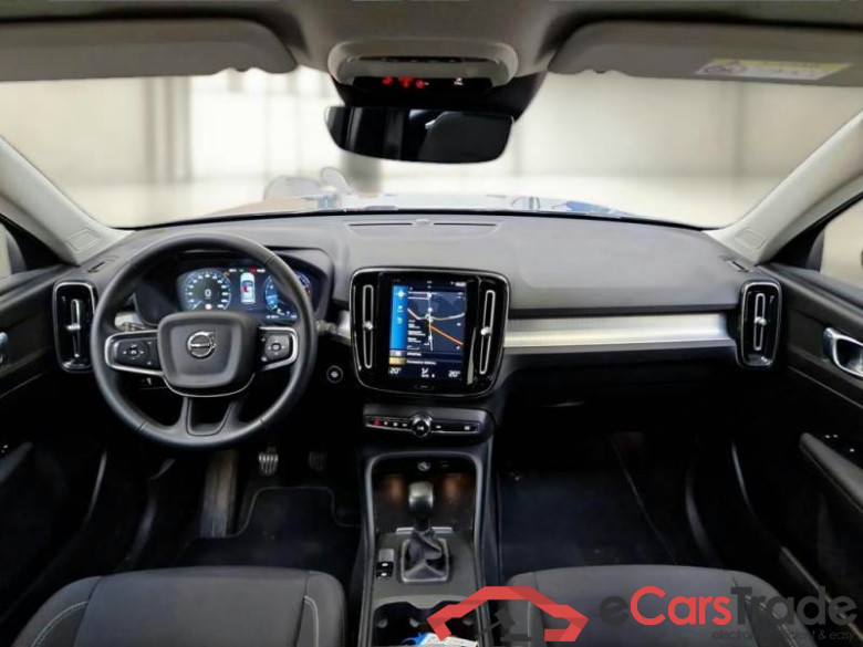 VOLVO XC40 / 2017 / 5P / SUV T3 MOMENTUM PRO #3