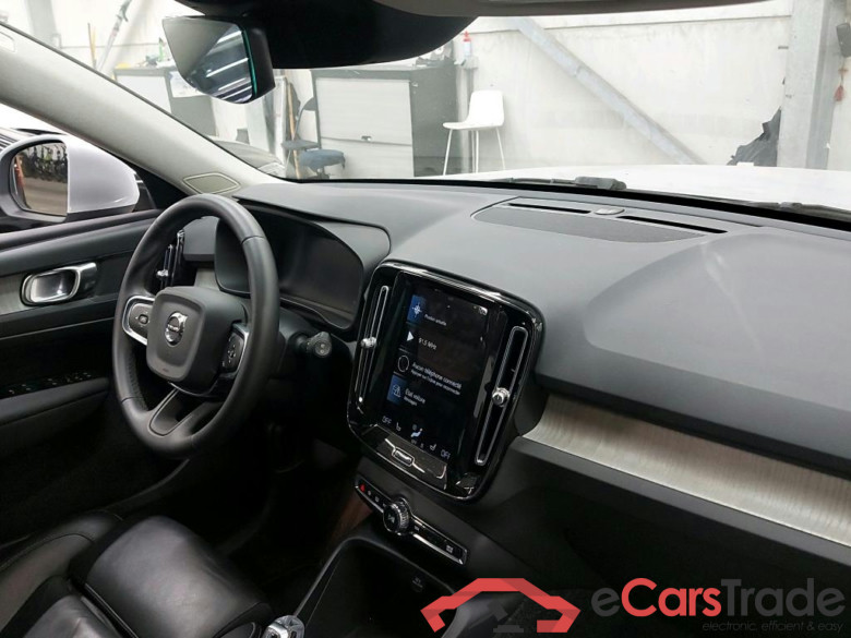 VOLVO - VOL XC40 T2 129PK Geartronic Inscription With Arianne Leather & Winter & Light Pack & Park Assist * PETROL * #3