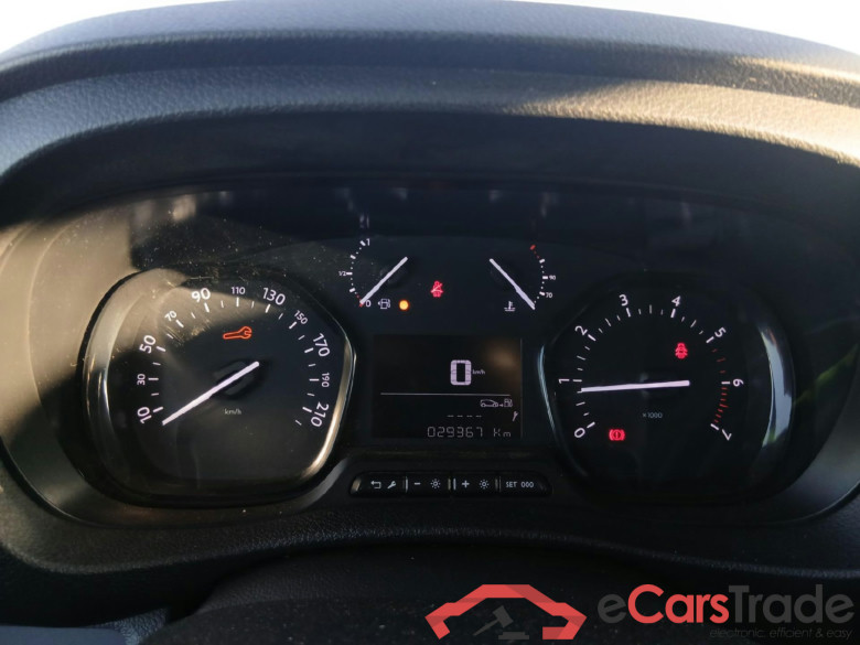 PEUGEOT Expert / 2016 / 4P / furgón Furgón Premium 1.5 BlueHDi 100 Standard (AC) #4
