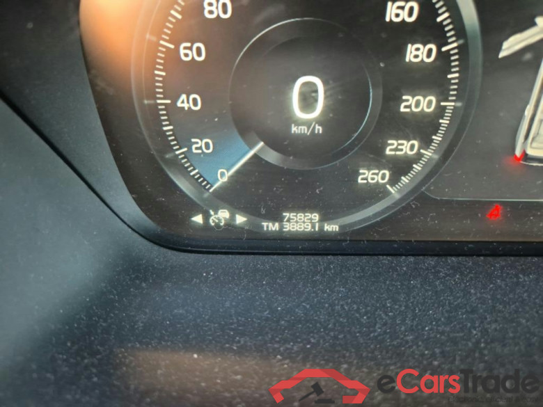 VOLVO XC90 / 2019 / 5P / todoterreno 2.0 B5 D AWD Momentum Pro Auto #5