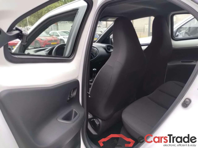 TOYOTA Aygo X 1.0 VVT-i MT Play #5