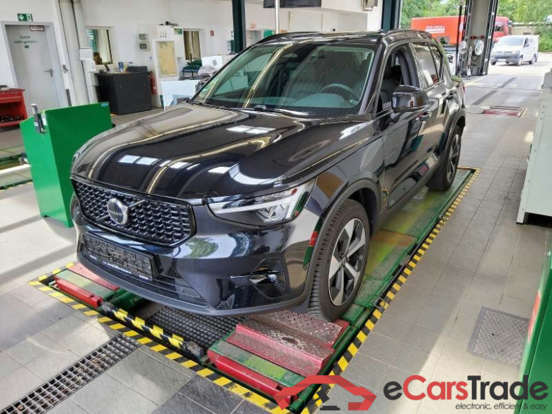 Volvo XC40 (2017->) DE - SUV5 B4 2WD EU6d, Plus Dark, (Facelift) 2022 - 2024