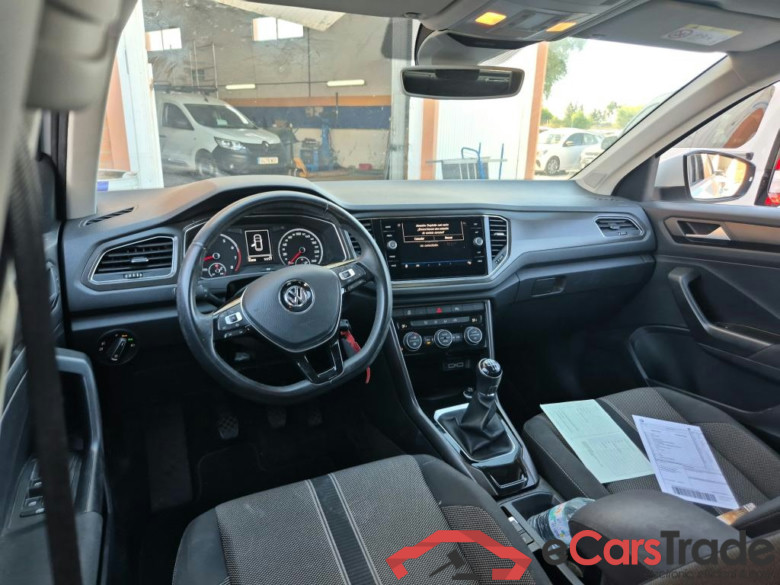 VOLKSWAGEN T-Roc / 2017 / 5P / todoterreno Advance 1.0 TSI 85kW (115CV) #3