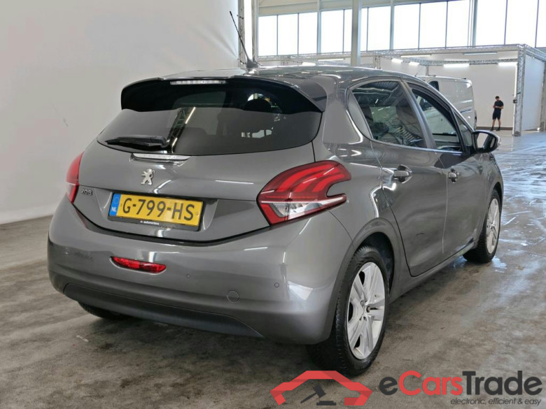 Peugeot 208 Signature 1.2 PureTech 82 5d #2