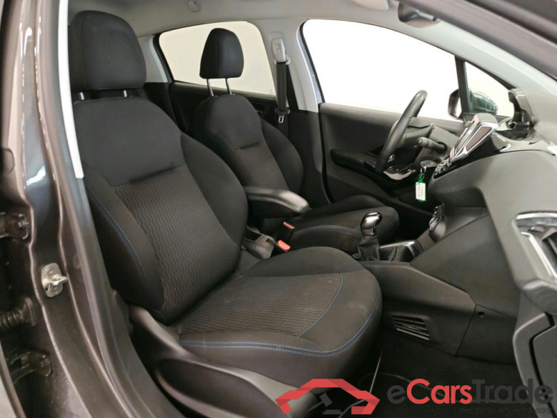 Peugeot 208 Signature 1.2 PureTech 82 5d #3