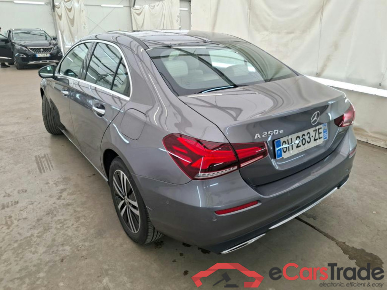 MERCEDES-BENZ Classe A Berline / 2018 / 4P / Berline A 250 e Progressive Line 8G-DCT #2