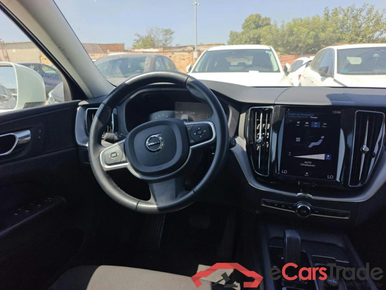 VOLVO XC60 / 2017 / 5P / todoterreno 2.0 B4 D Momentum Pro Auto #3
