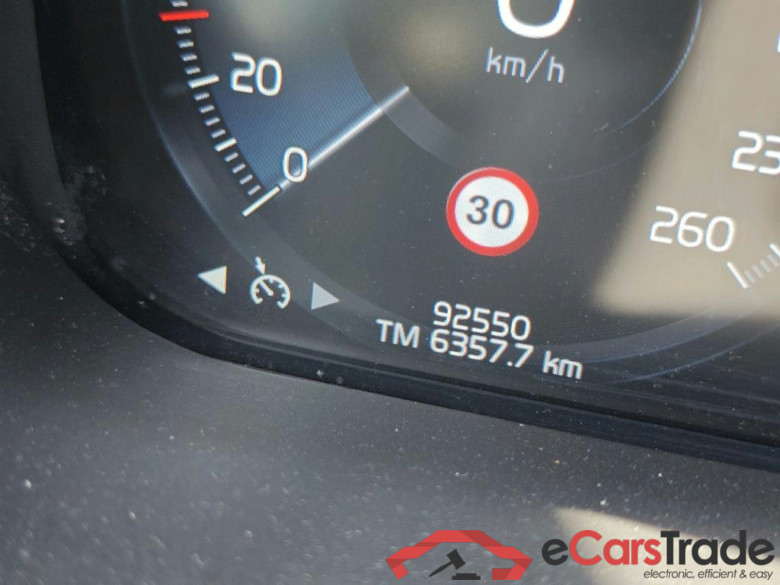 VOLVO XC60 / 2017 / 5P / todoterreno 2.0 B4 D Momentum Pro Auto #5