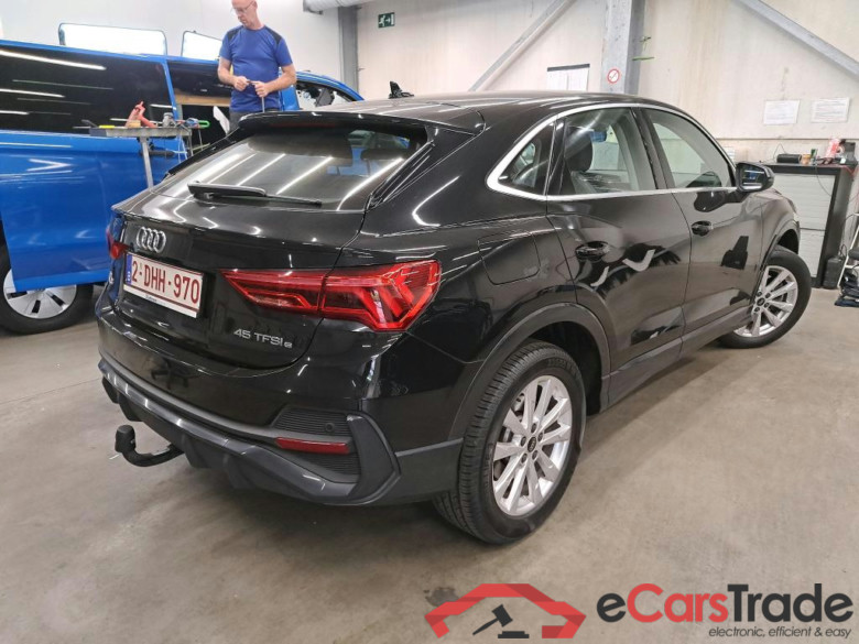 AUDI - AUD Q3 SB 45 TFSI e 245PK S-Tronic Pack Platinum With Heated Seats & Adaptive Cruise & Rear Camera & Towing Hook #2