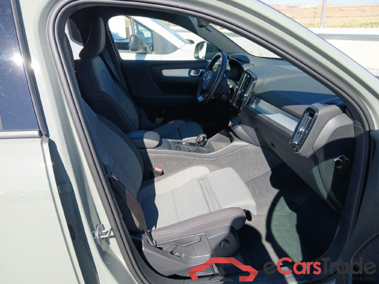 VOLVO XC40 / 2021 / 5P / todoterreno 2.0 B3 G Core Auto #6