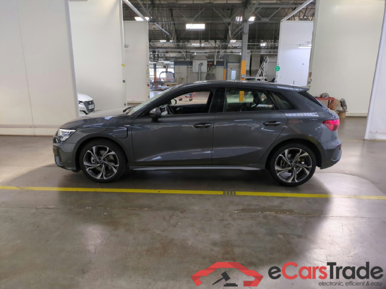 AUDI A3 Sportback / 2020 / 5P / Berline 40 TFSI e 204 S Tronic S Line #2
