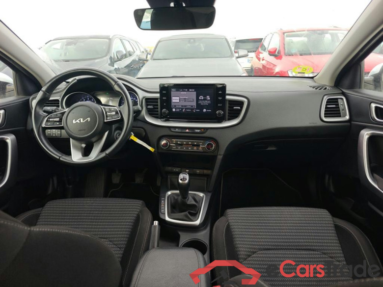 KIA Ceed / 2021 / 5P / berlina con portón 1.0 T-GDi 74kW (100CV) Drive #3