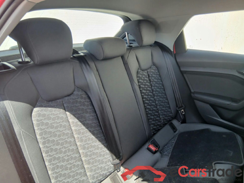AUDI A1 / 2018 / 5P / berlina con portón Sportback Adrenalin 30 TFSI 81kW (110CV)(SP) #6