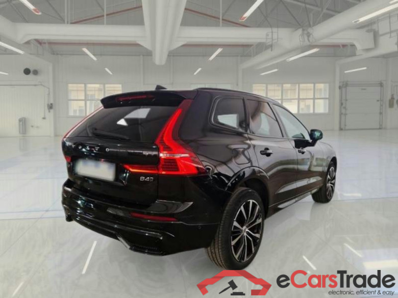 VOLVO XC60 / 2021 / 5P / SUV B4 D AWD AUTOMATICO ULTIMATE DARK #2