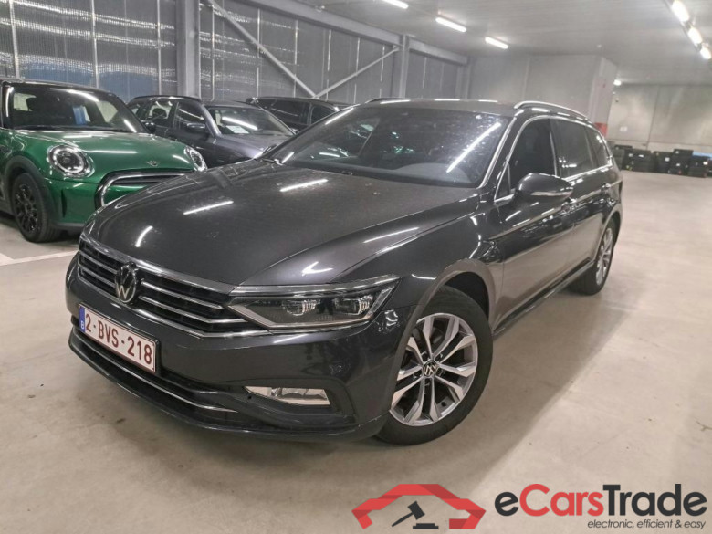 VOLKSWAGEN - VW  PASSAT VARIANT TDI 122PK DSG Style Business & Nav Discover Pro & Winter & Harman Kardon & Electric Towing Hook #1