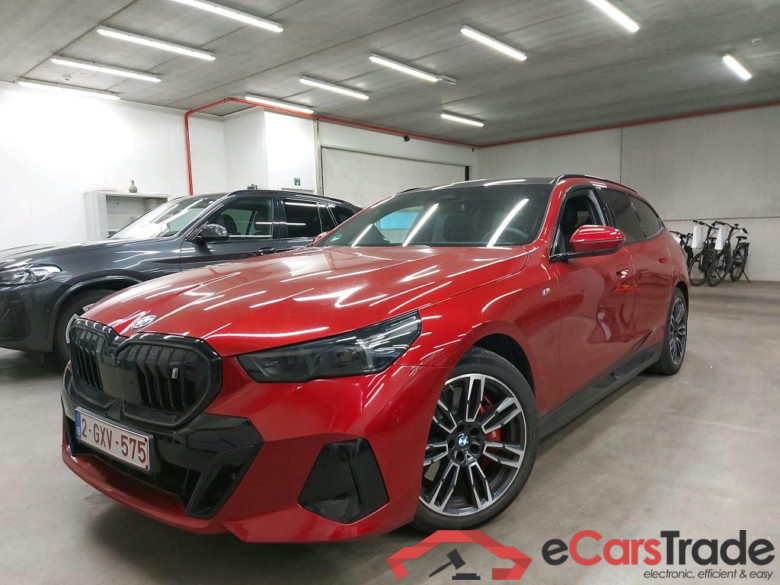 BMW I - BMW I5 TOURING eDrive40 340PK M Pack Sport Pro & Professional & Comfort With Active Ventilation Mem Seats And Heated Front & Rear & Driving Assistant Plus & Pano Roof & Trailer Towing Hook * ELECTRIC *