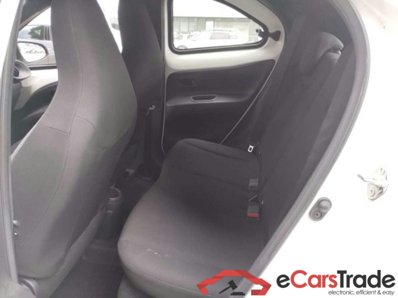 TOYOTA Aygo X 1.0 VVT-i MT Play #5