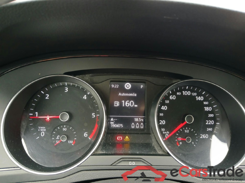 VOLKSWAGEN Passat / 2019 / 4P / sedán Business 2.0 TDI 90kW (122CV) DSG #4