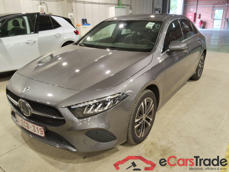 MERCEDES-BENZ A-CLASS LIMOUSINE 1.3 A 250 E BUSINESS LINE DCT