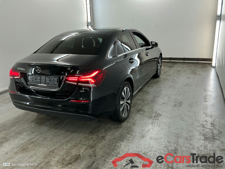 MERCEDES-BENZ A-CLASS LIMOUSINE 1.3 A 250 E DCT #4