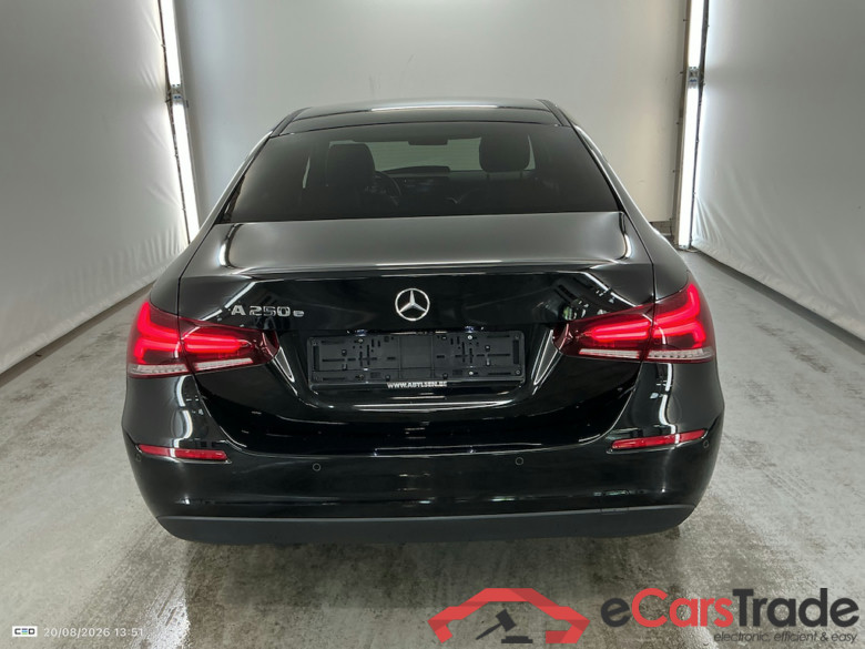 MERCEDES-BENZ A-CLASS LIMOUSINE 1.3 A 250 E DCT #5