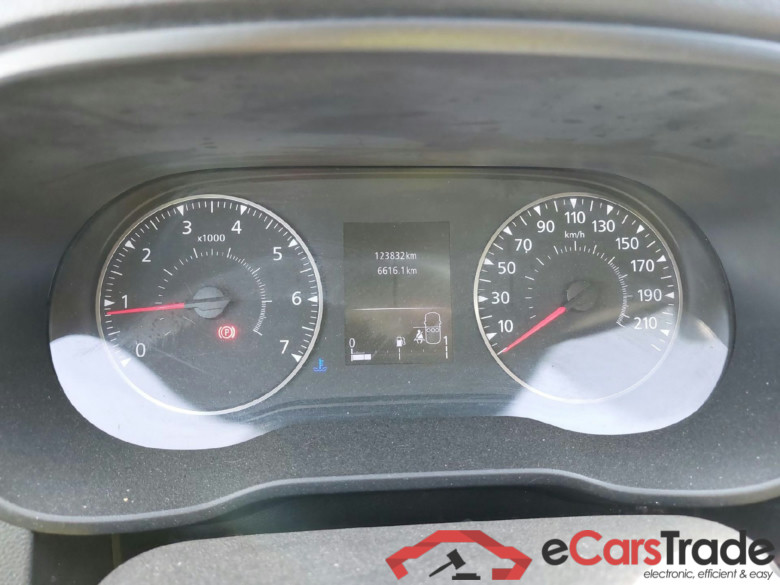 DACIA Duster / 2018 / 5P / todoterreno Prestige Bl. dCi 85kW(115CV) 4X2 #4