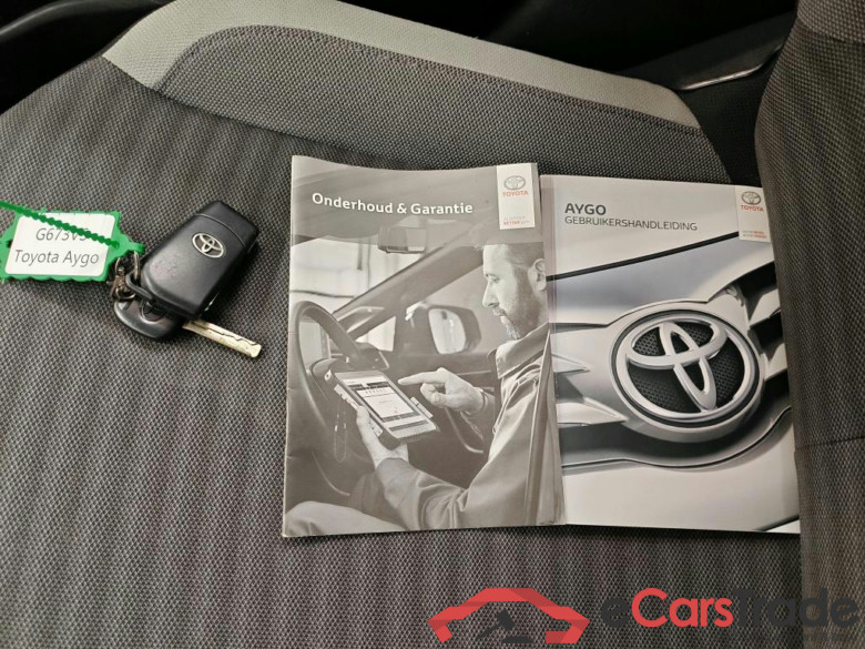 Toyota AYGO 1.0 VVT-i x-play 5d #4