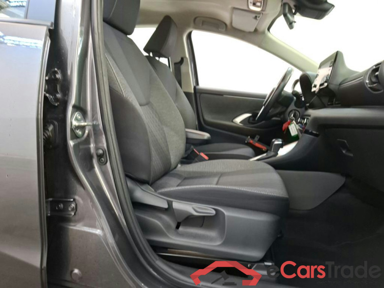 Toyota Yaris Hybrid 115 Active 5d #3