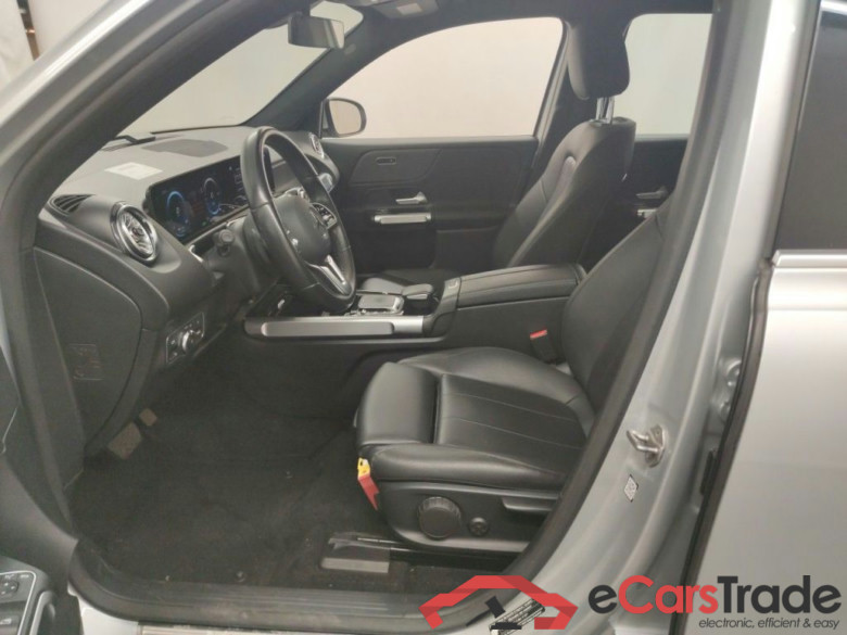Mercedes-Benz EQB EQB 300 4MATIC Luxury Line 5d #3