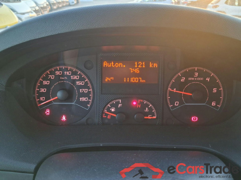 PEUGEOT Boxer / 2014 / 4P / furgón 330 L1 H1 BHDI 88kW (120CV) S&S 6 Vel. M #4