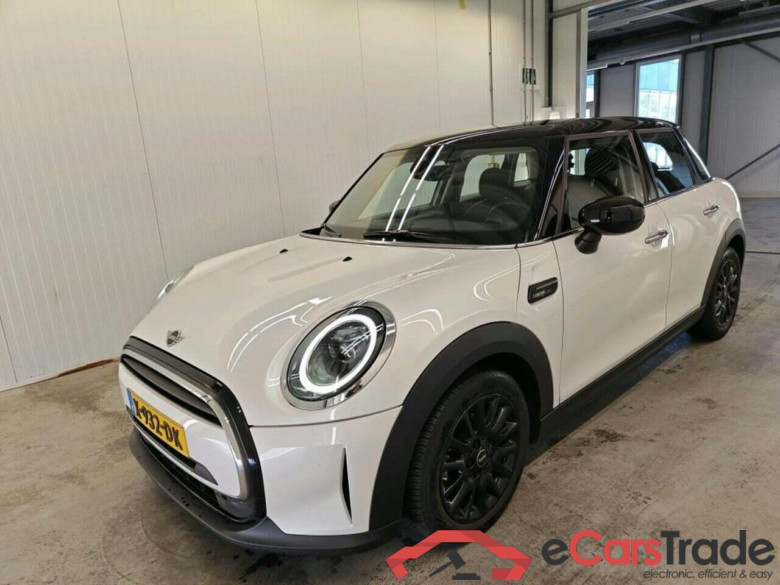 Mini 5-deurs 1.5 Cooper Camden #1