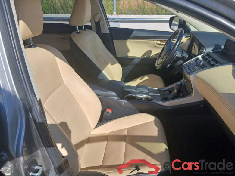 LEXUS NX / 2017 / 5P / todoterreno 2.5 300h Luxury 4WD #6