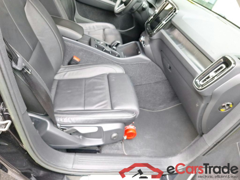 VOLVO - VOL XC40 T4 PHEV 211PK Inscription Expression With Arianne Leather & Winter Pack & Park Assist & Semi Auto Foldable Trailer Hook  * HYBRID *    ***     REGISTRATION     30/06/2022     *** #3