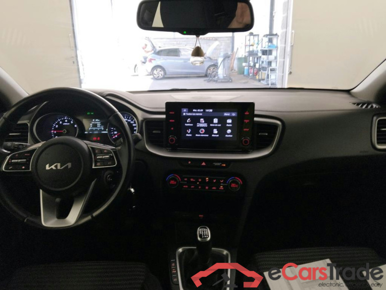 KIA Ceed / 2021 / 5P / berlina con portón 1.0 T-GDi 88kW (120CV) Drive #3