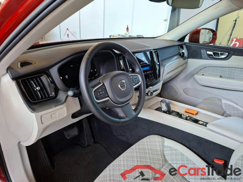 VOLVO XC60 / 2021 / 5P / SUV B4 D AWD AUTOMATICO ESSENTIAL #3