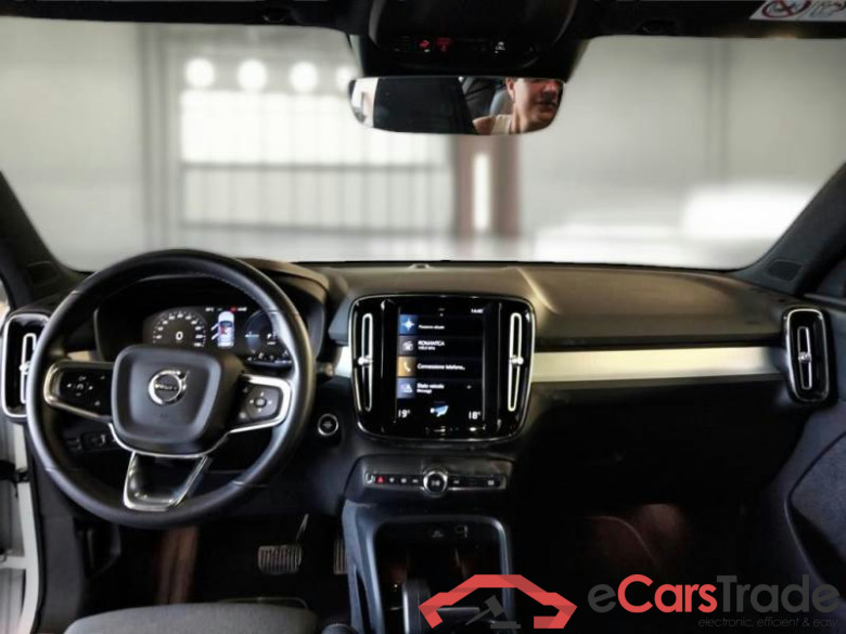 VOLVO XC40 / 2021 / 5P / SUV T4 RECHARGE PLUG-IN AUTO CORE #3