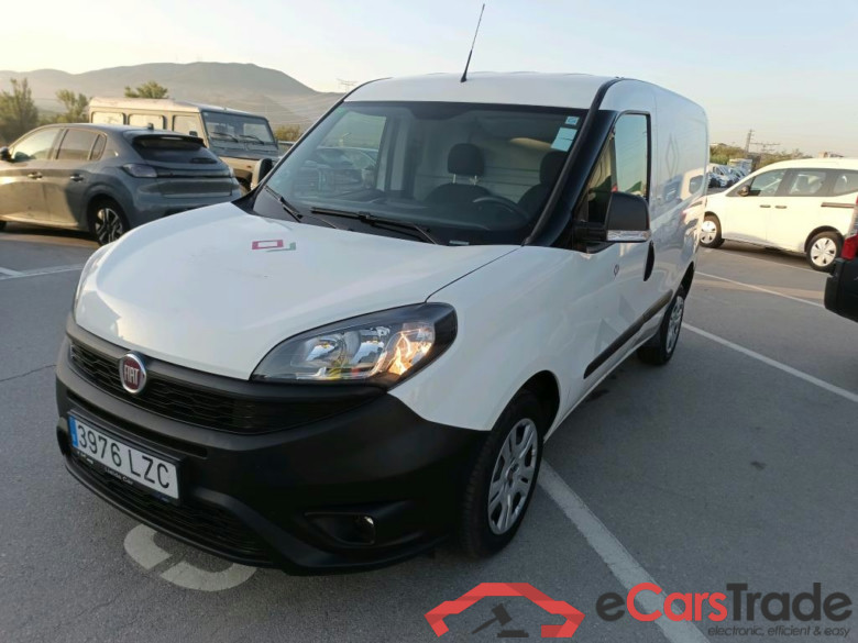 FIAT Doblò Cargo/2015/4P/furgón derivado de turismo Cargo SX 1.6 Mjet 66kW (90CV) #1