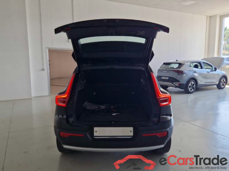 VOLVO XC40 / 2017 / 5P / SUV T4 Plug-in Hybrid auto Rech Inscrip Expr #5