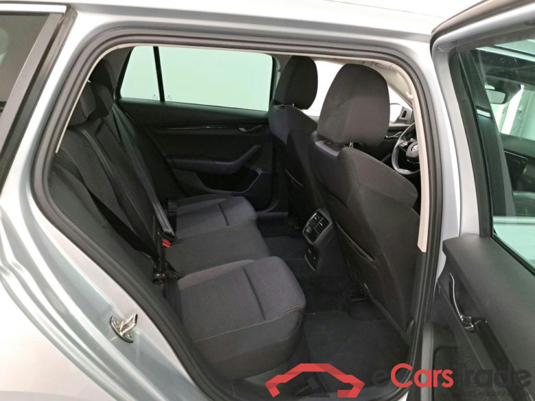 SKODA OCTAVIA COMBI 2.0 CRTDI 110KW DSG7 CLEVER #6
