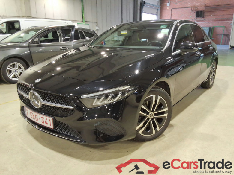 MERCEDES-BENZ A-CLASS LIMOUSINE 1.3 A 250 E BUSINESS SOLUTION DCT