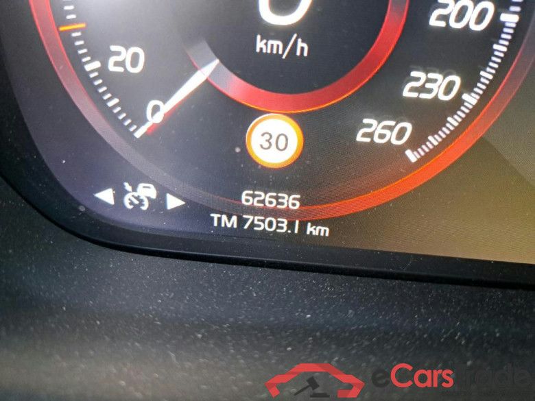 VOLVO XC40 / 2017 / 5P / todoterreno 1.5 T4 Twin Recharge R-Design Auto #5