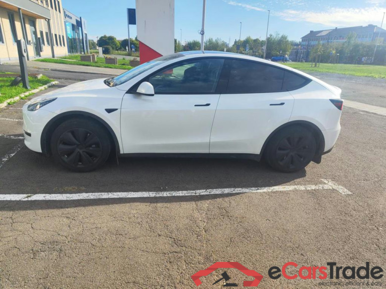 TESLA Model Y 62.8 kWh Standard Range RWD #2