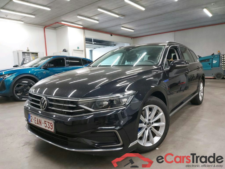 VOLKSWAGEN - VW  PASSAT VARIANT TSI 218PK DSG6 GTE Business Towing Hook * HYBRID *