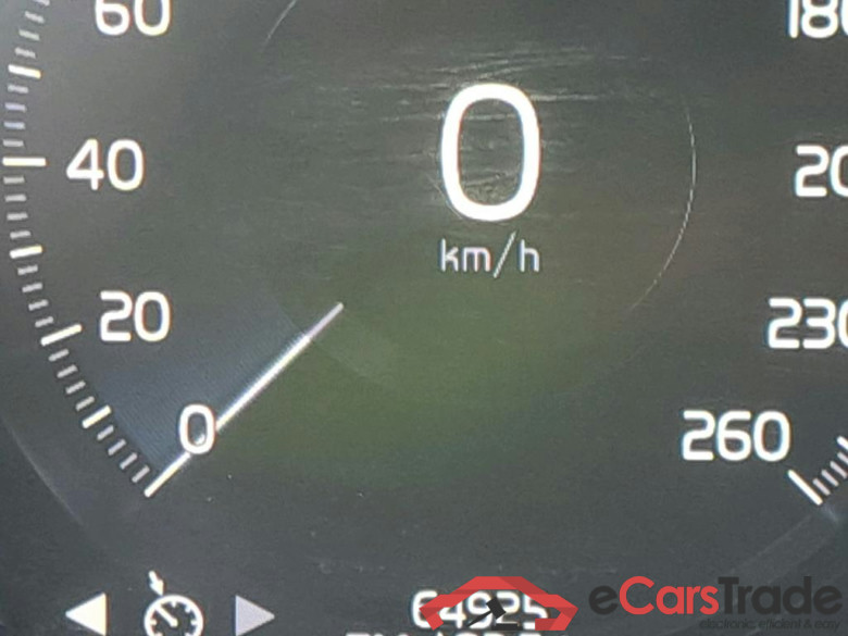 VOLVO XC60 / 2017 / 5P / todoterreno 2.0 B4 D AWD Momentum Pro Auto #5