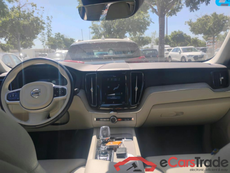 VOLVO XC60 / 2017 / 5P / todoterreno 2.0 T6 AWD Recharge Inscription Auto #3