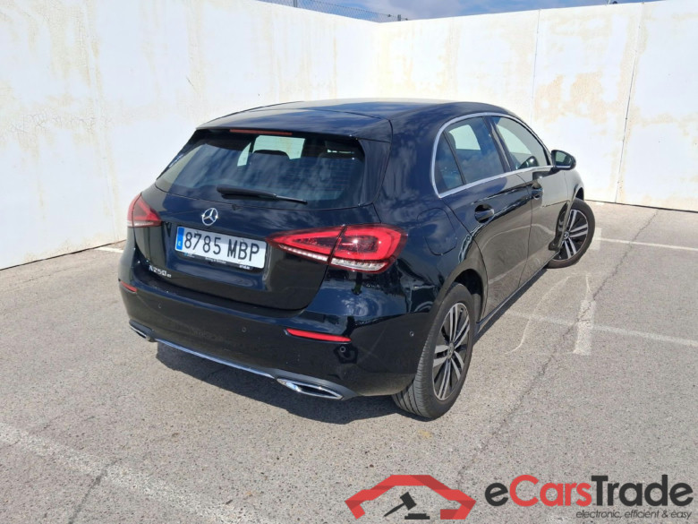 MERCEDES-BENZ Clase A / 2018 / 5P / berlina con portón A 250 e #2