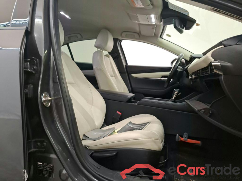 Mazda 3 E-SKYACTIV-X 186 Luxury auto 4d #3