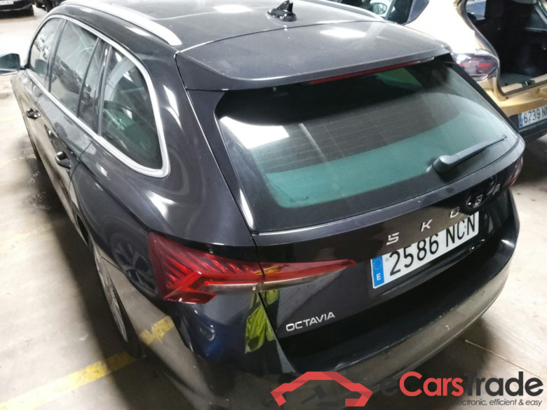 SKODA Octavia 2.0 TDI 110 kW (150CV) DSG 7 vel AutomÃ¡tico Combi Design(Panorama -Roof + Winterpack) #2