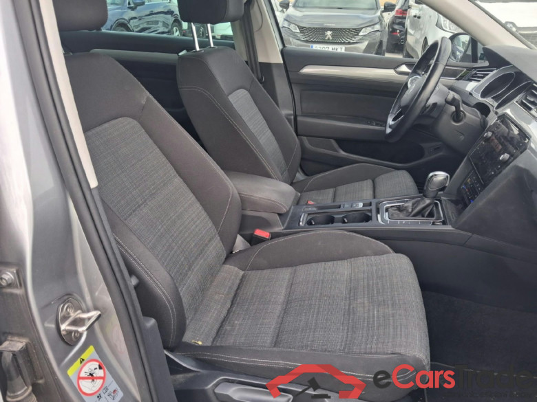 VOLKSWAGEN Passat / 2019 / 4P / sedán Executive 2.0 TDI 110kW (150CV) DSG #6